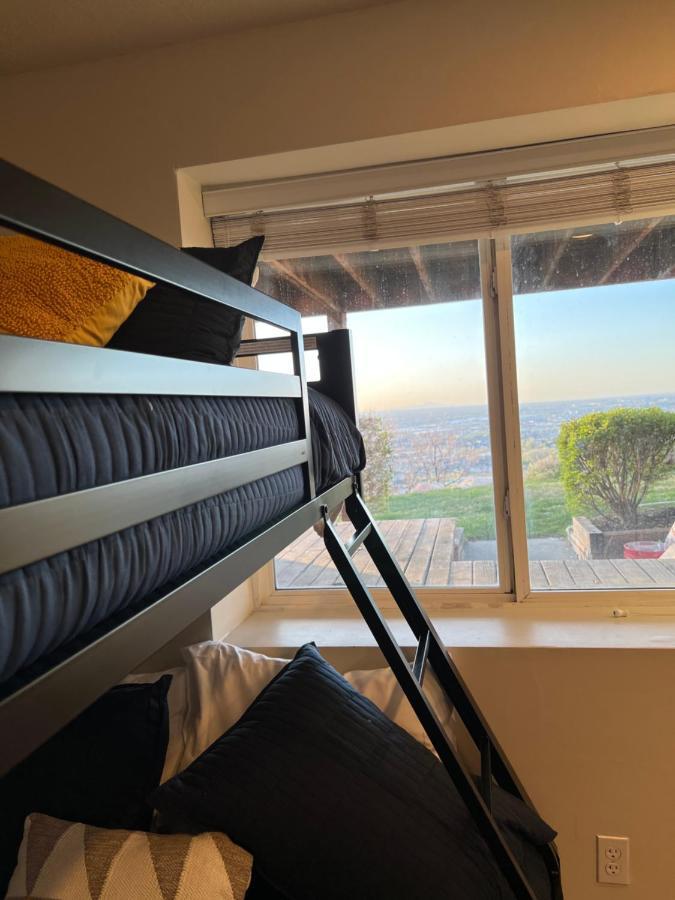 Above Ground Basement Apartment 2 Bedroom 1 B Retreat With Gorgeous View درابر المظهر الخارجي الصورة